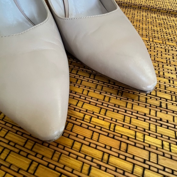 NINE WEST Pointy Dress Pumps.  Tan/Nude. Size 8.5M GUC - Picture 5 of 9